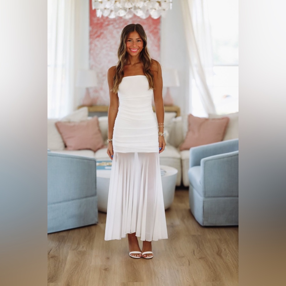 Chic Strapless White Maxi Dress